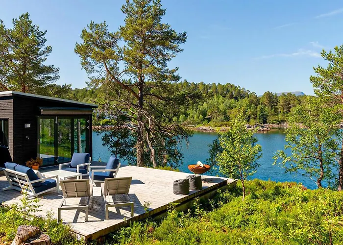 4 Bedroom Lovely In Semesterbostad Skodje